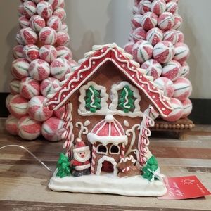 Santa's Gingerbread House-NWT